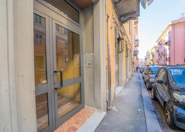 Genova,400m Dal San Martino 아파트 *